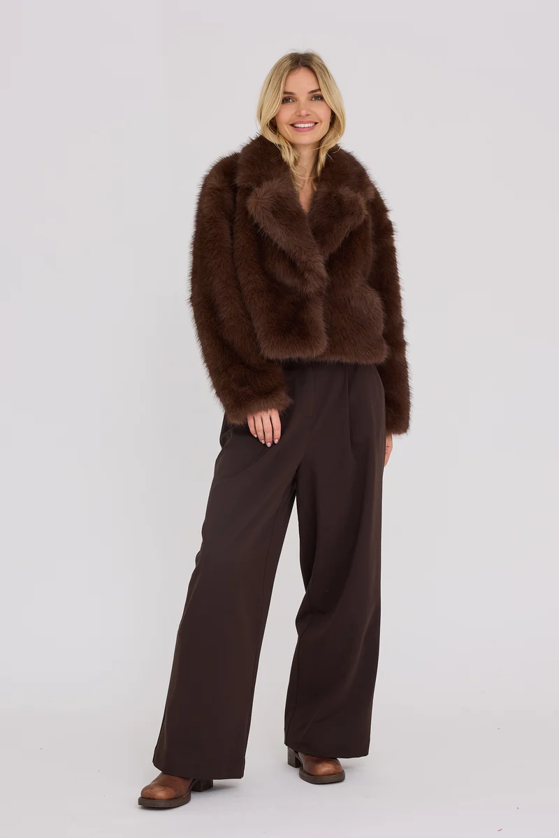 https://images.femalesconceptstore.becosoft.net/articles/A-View_jacket_AV8213-Jacket-AV8213-194_Dark_Brown_800x.webp?qs=6024