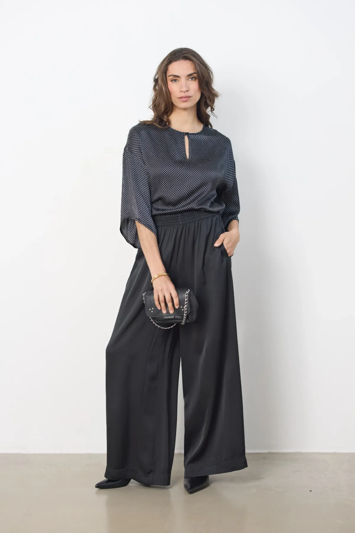 https://images.femalesconceptstore.becosoft.net/articles/ADELEDOTS-MYRIAMNOIR0148.webp?qs=6580