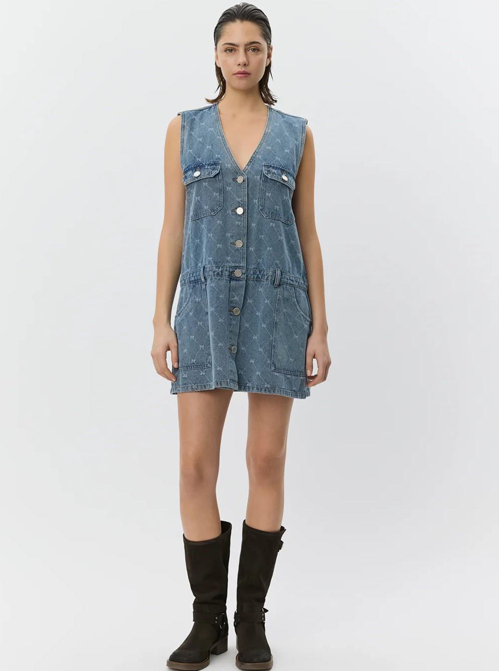 https://images.femalesconceptstore.becosoft.net/articles/ALBERTINESW_DENIM_MINI_KJOLE-Kjole-S261201-5036_Blue.jpg?qs=4889
