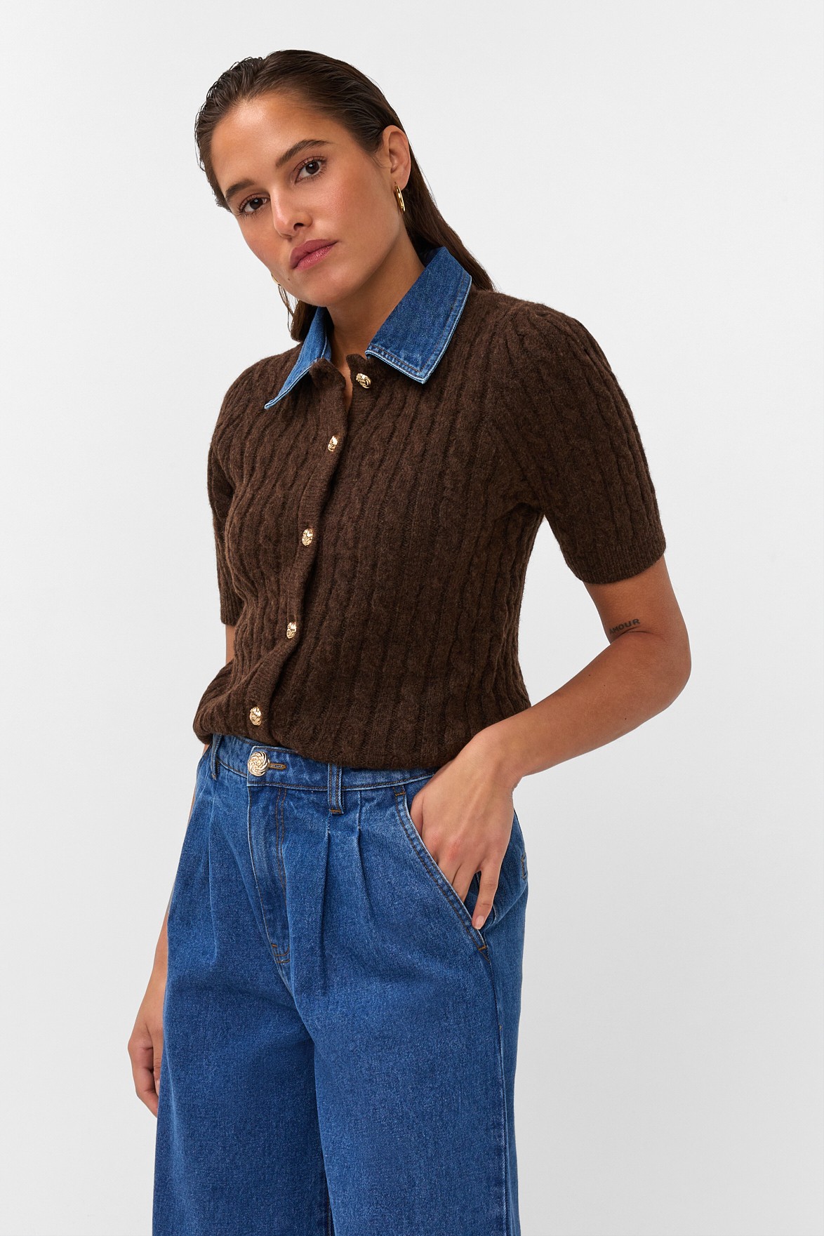 https://images.femalesconceptstore.becosoft.net/articles/Aloubrown263-5-200-12-33.jpg?qs=6271