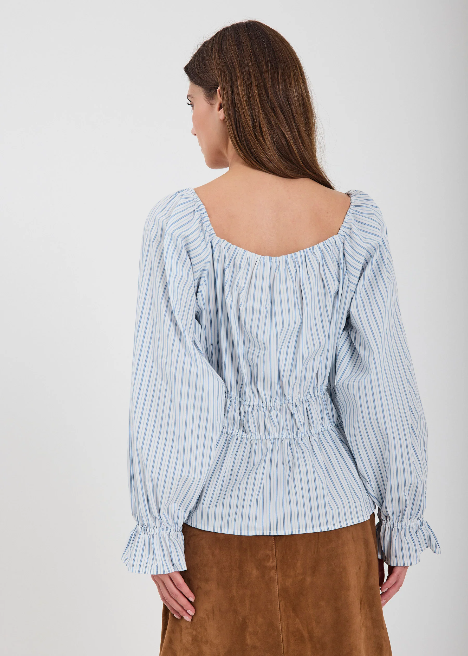 https://images.femalesconceptstore.becosoft.net/articles/Alva_top-Tops-11863208-Light_blue_stripe-2.webp?qs=4669