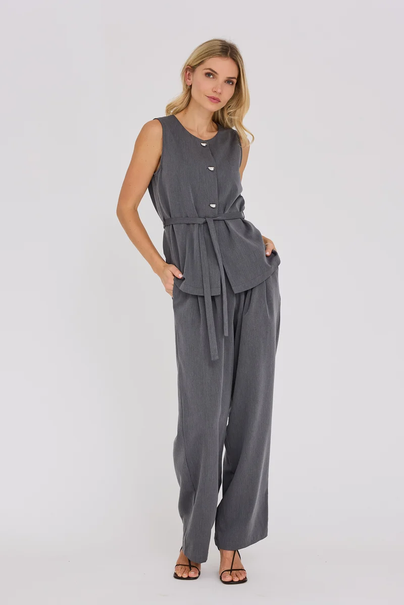 https://images.femalesconceptstore.becosoft.net/articles/Anabrit_pants_AV8249-Pants-AV8249-283_Dark_Grey_800x.webp?qs=6040