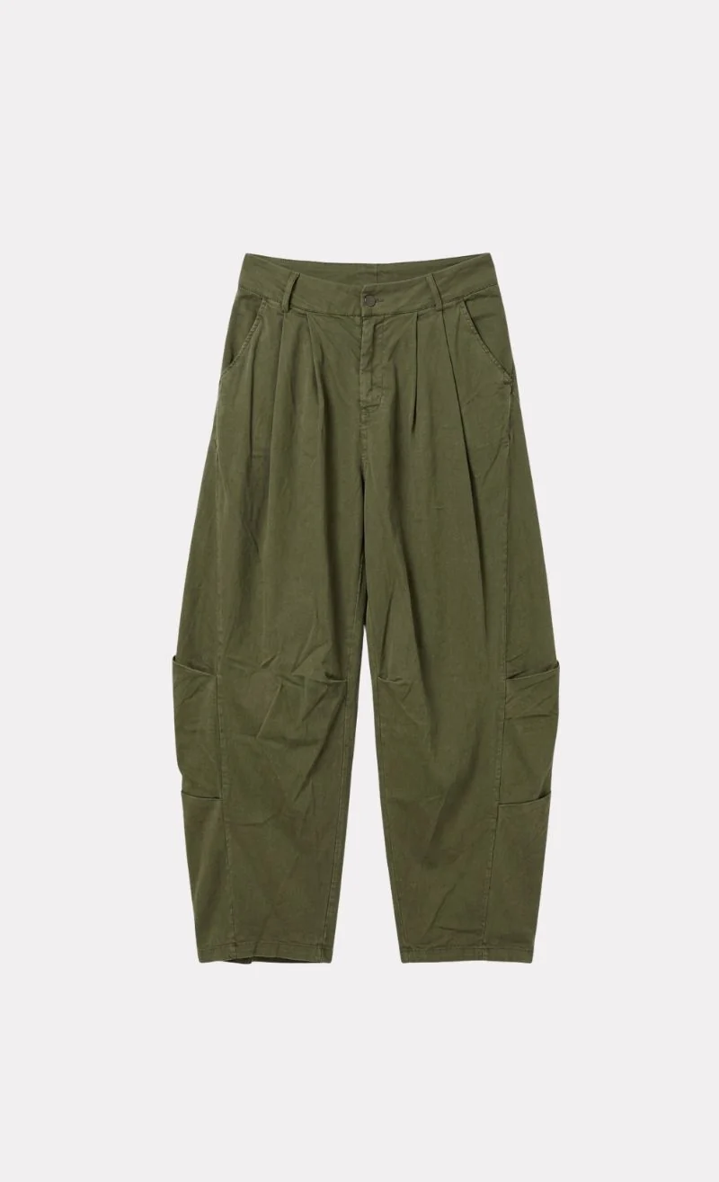 https://images.femalesconceptstore.becosoft.net/articles/BLACK_ROSE_AW26_flashpants2.webp?qs=6071