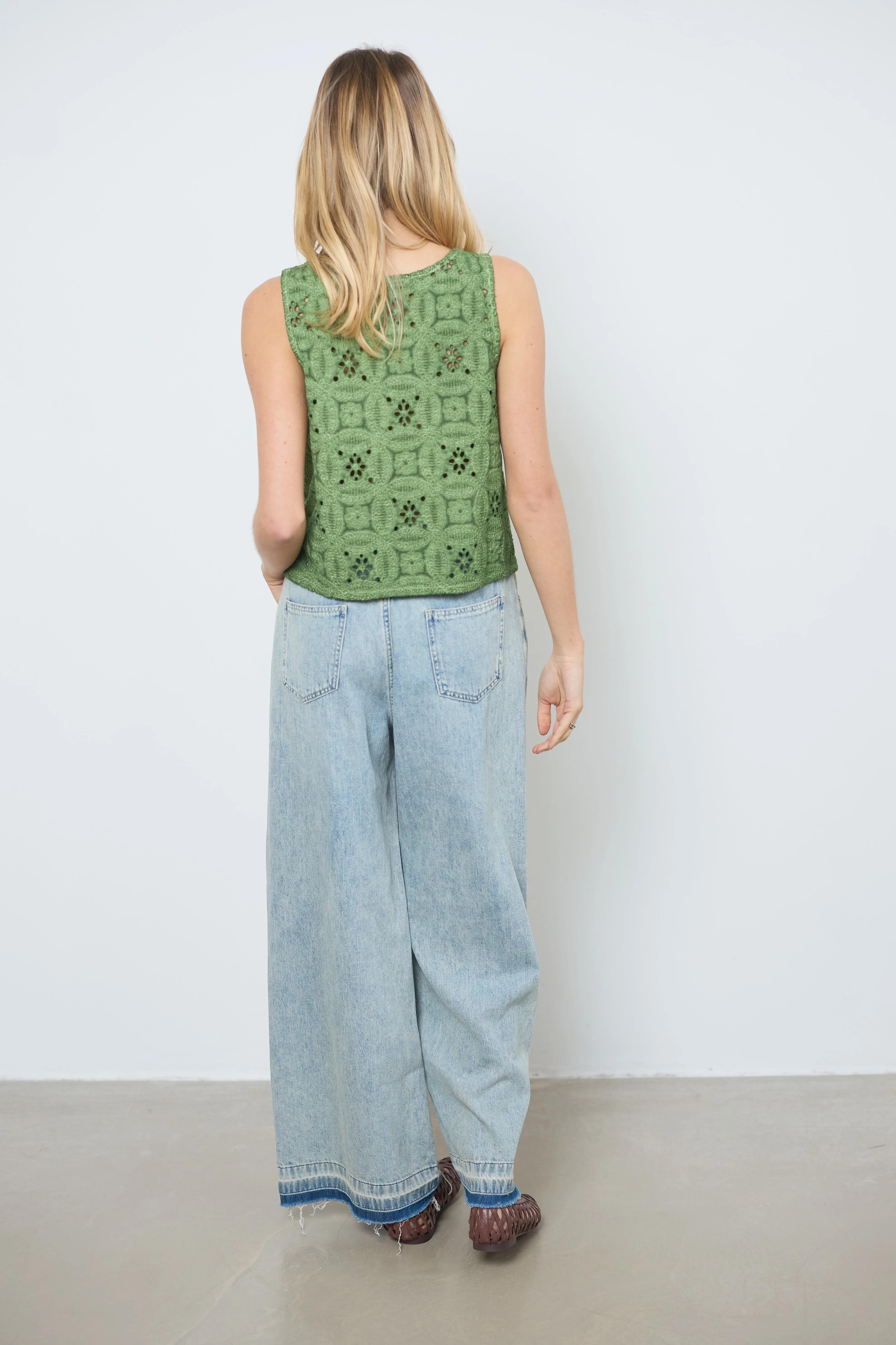 https://images.femalesconceptstore.becosoft.net/articles/Bristoldenimlightblue7.jpg?qs=4885