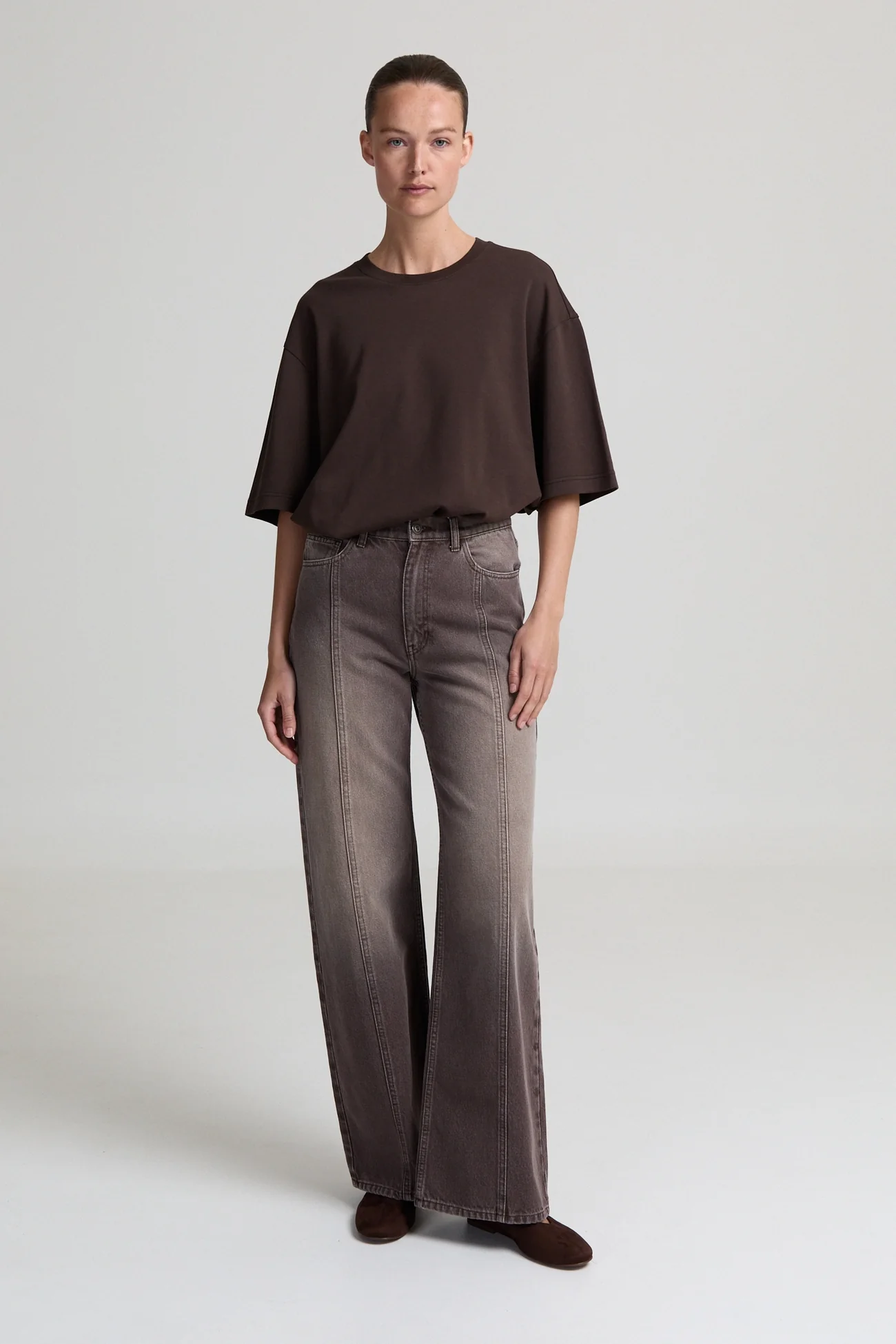 https://images.femalesconceptstore.becosoft.net/articles/Brownjoeyjeans2_0e8a7aea-03b4-4bd1-9e4a-91d90f335fac.webp?qs=6310