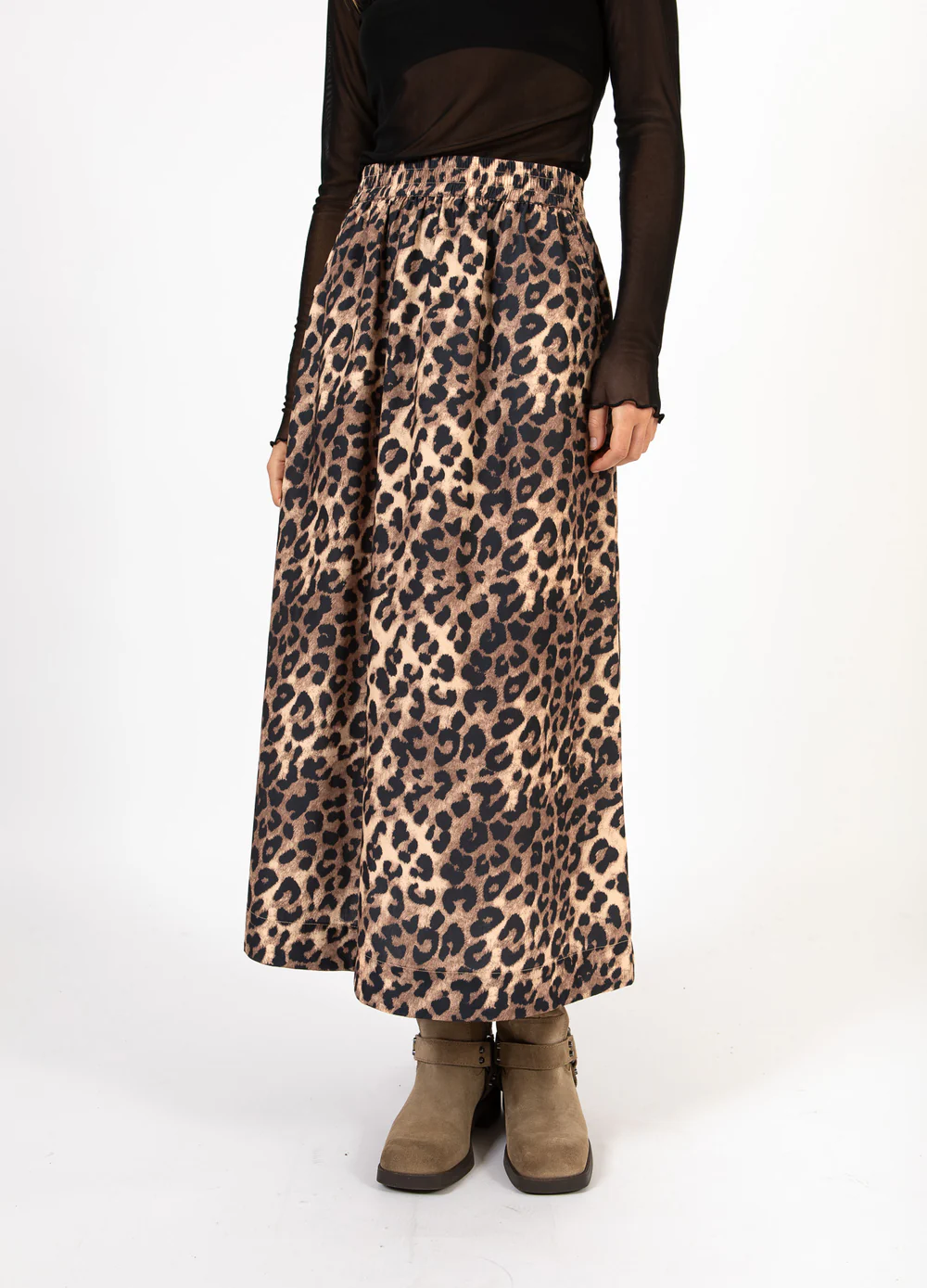 https://images.femalesconceptstore.becosoft.net/articles/CC_HEART_ELISE_LANGE_ROK_IN_LEO_PRINT-Skirt-CCH4542-254-Leo_print_-_900-1_1000x.webp?qs=3779