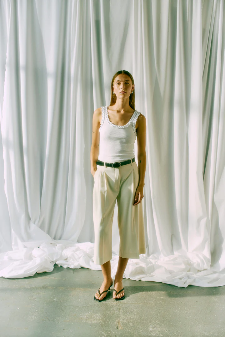 https://images.femalesconceptstore.becosoft.net/articles/CMTAILOR-pantsbermudajetstream1.webp?qs=5456