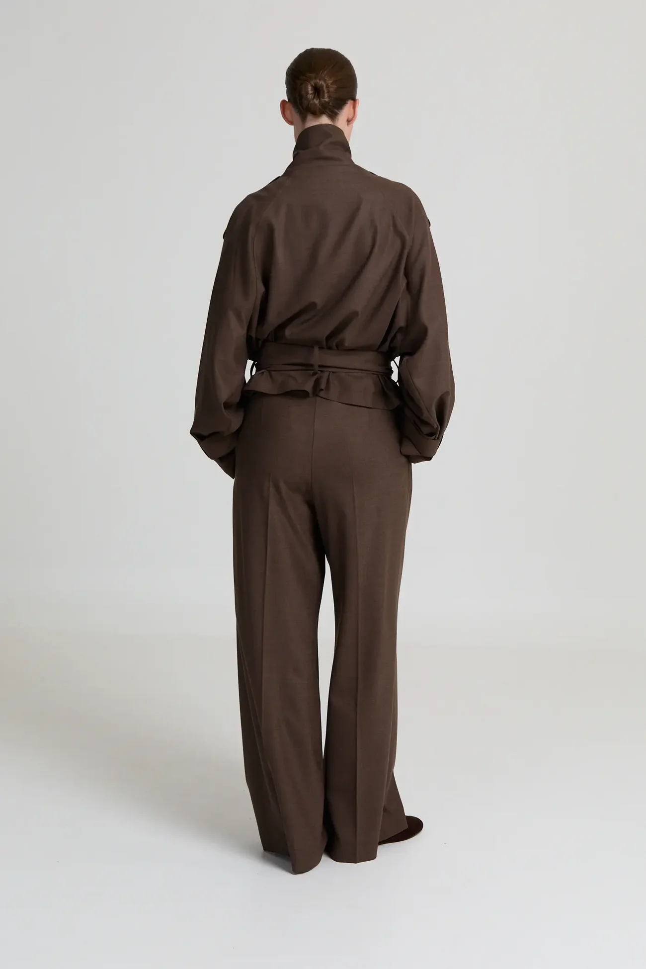 https://images.femalesconceptstore.becosoft.net/articles/CamilleBrownpants5.webp?qs=6308