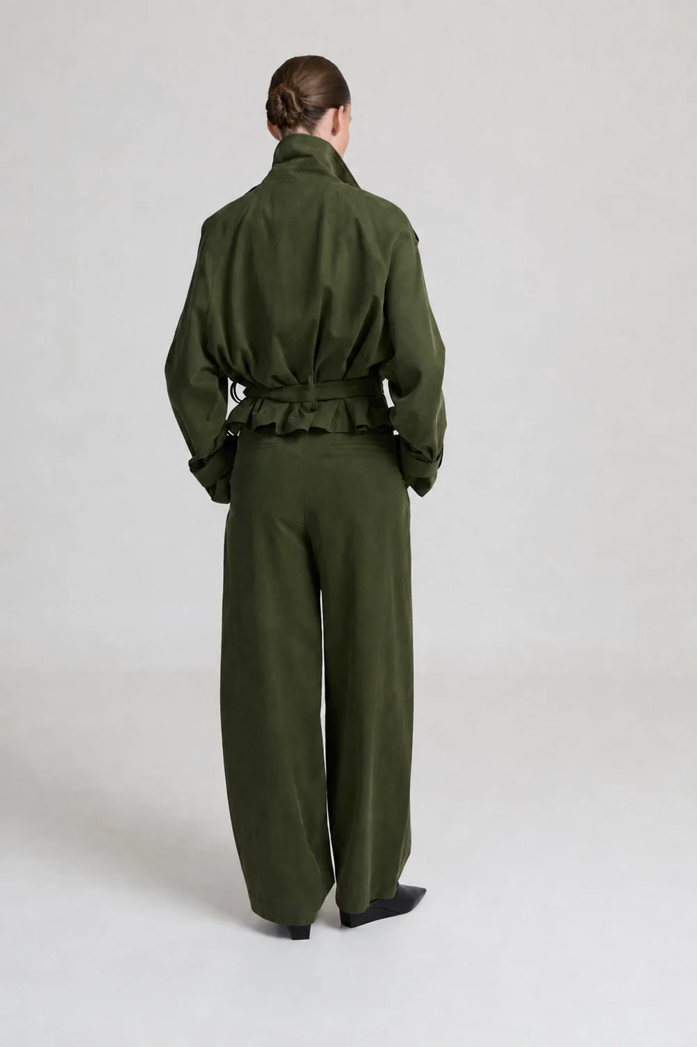 https://images.femalesconceptstore.becosoft.net/articles/Camillepantsbackside2.webp?qs=5892