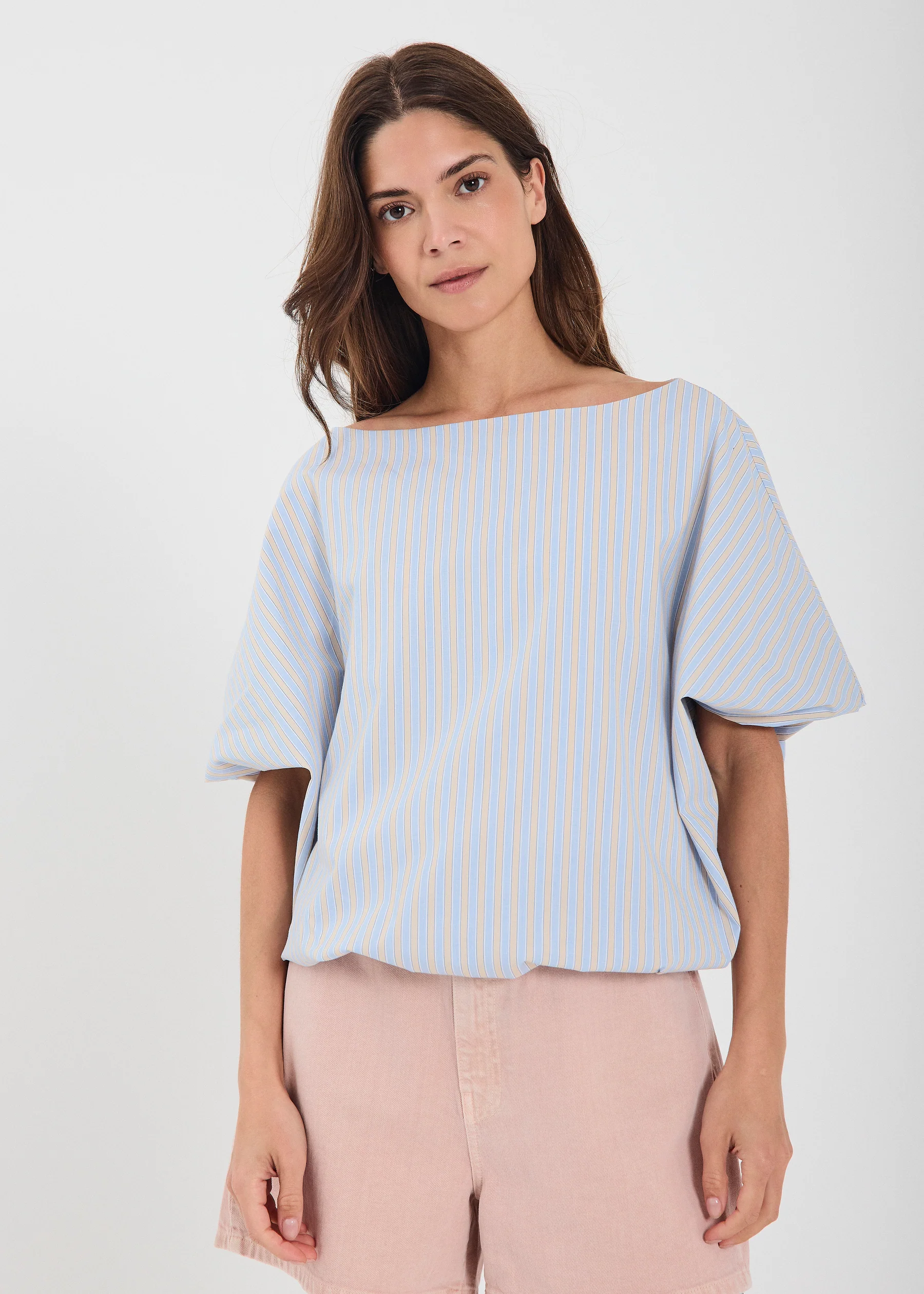 https://images.femalesconceptstore.becosoft.net/articles/Carlo_striped_top-Tops-11863218-Straw.webp?qs=5294