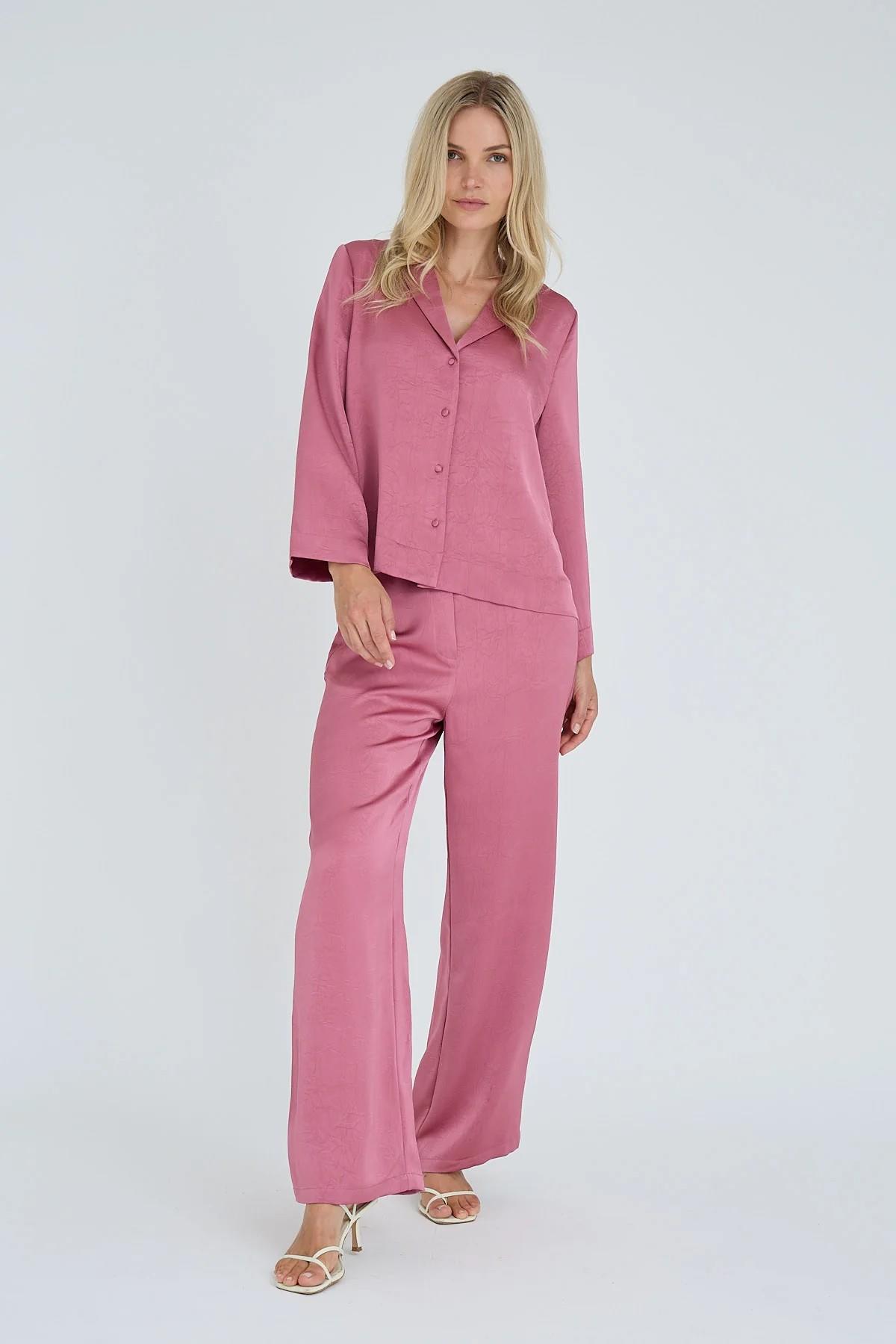 https://images.femalesconceptstore.becosoft.net/articles/Carole_pants_AV8086-1.jpg?qs=4851