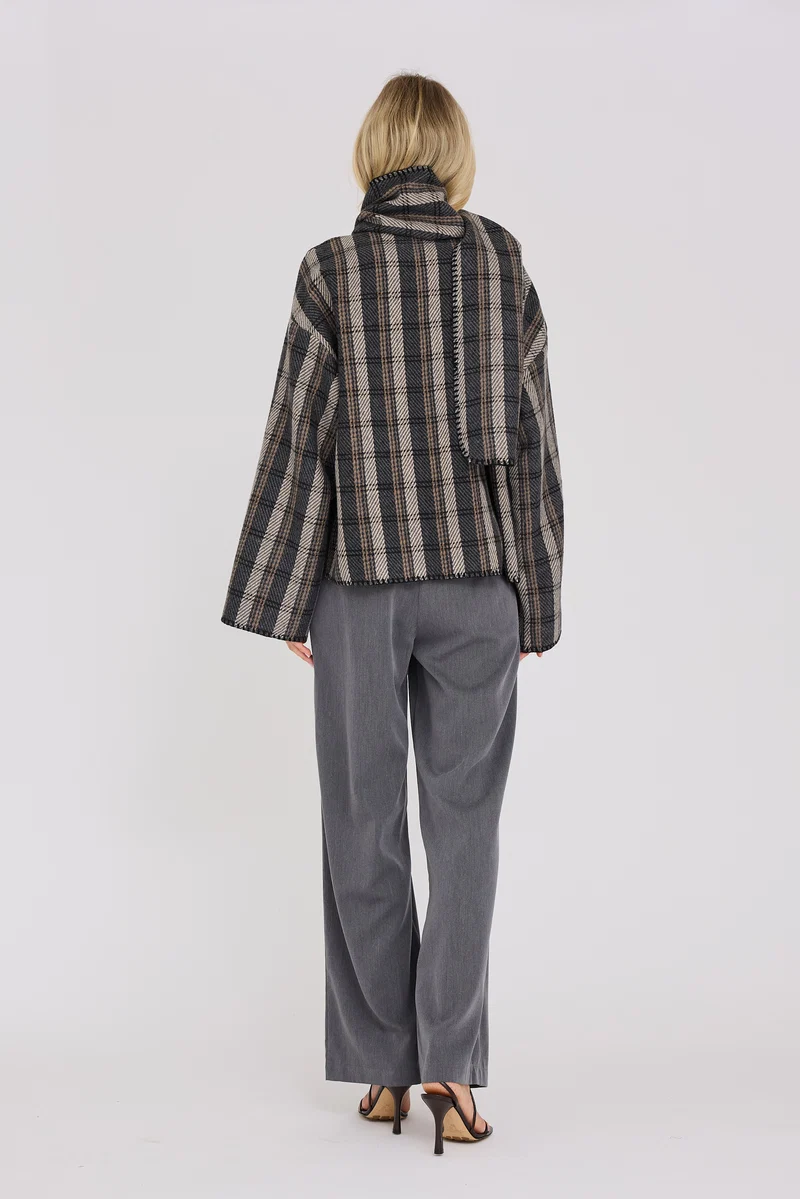 https://images.femalesconceptstore.becosoft.net/articles/Checki_jacket_AV8275-Jacket-AV8275-050_Grey_Black-1_800x.webp?qs=6036