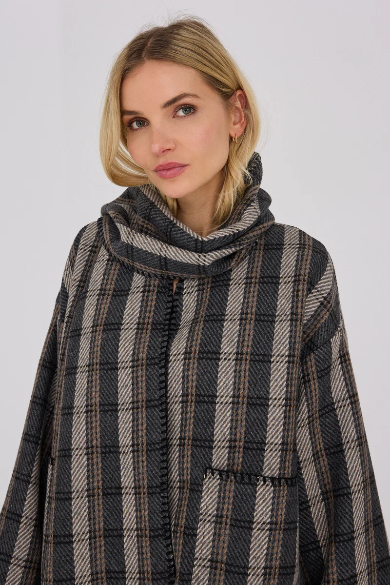 https://images.femalesconceptstore.becosoft.net/articles/Checki_jacket_AV8275-Jacket-AV8275-050_Grey_Black-2_800x.webp?qs=6034