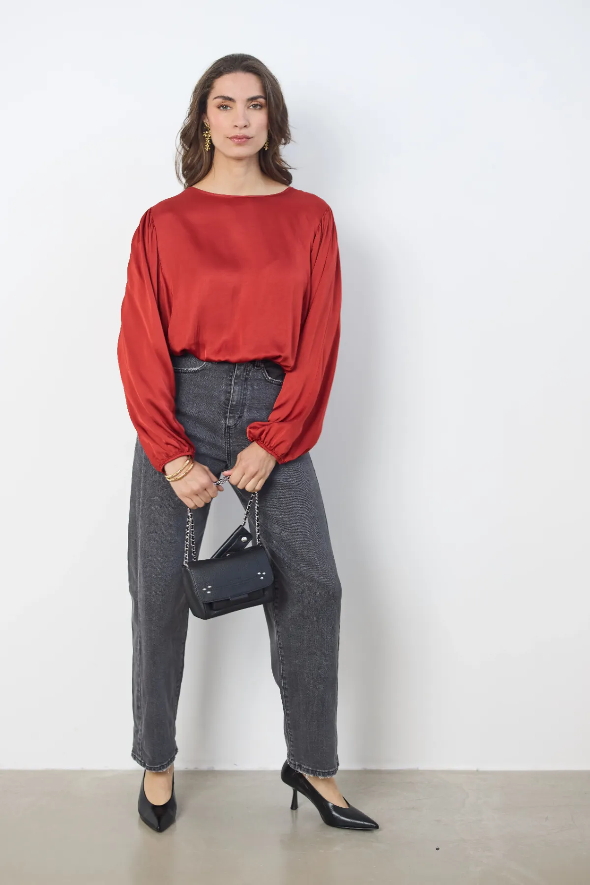 https://images.femalesconceptstore.becosoft.net/articles/DAPHNEESPICY-MIXDENIMGREYSessionSansTitre1674_resultat.webp?qs=6584