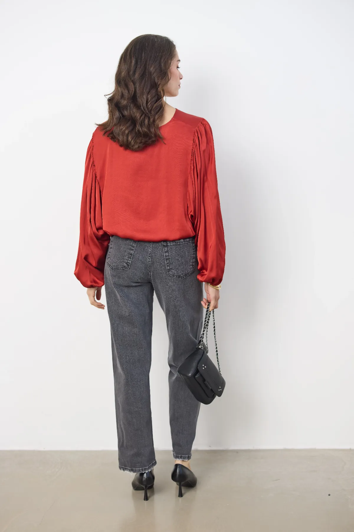 https://images.femalesconceptstore.becosoft.net/articles/DAPHNEESPICY-MIXDENIMGREYSessionSansTitre1718_resultat.webp?qs=6585
