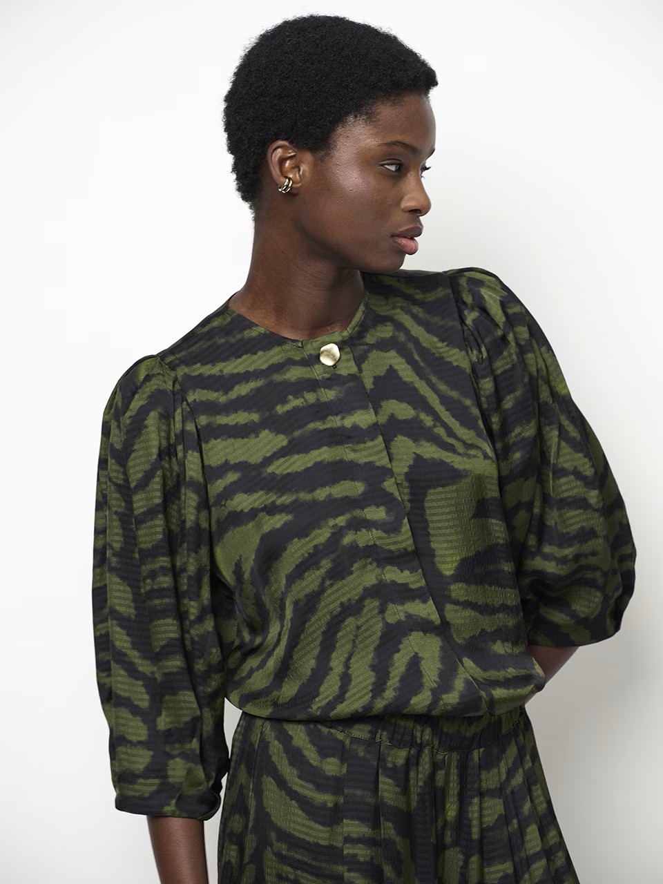 https://images.femalesconceptstore.becosoft.net/articles/Dante6Cendrine1.jpg?qs=6332