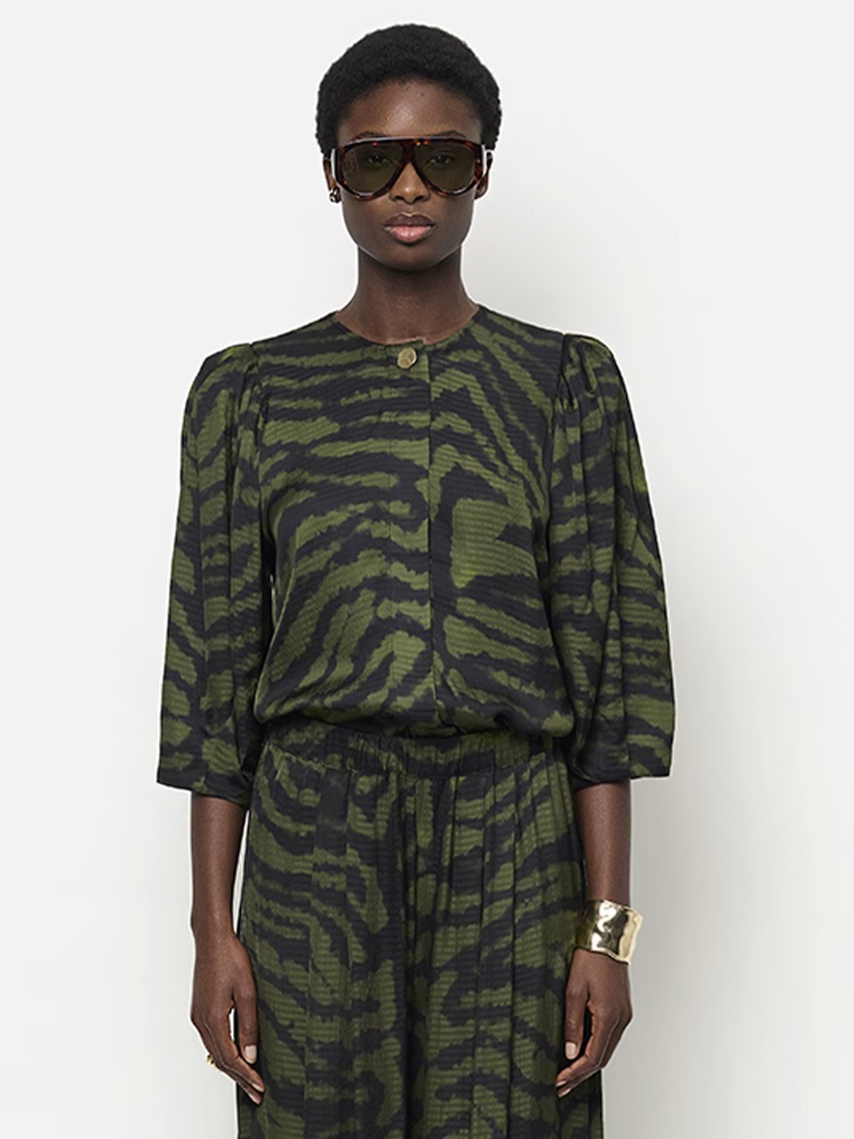 https://images.femalesconceptstore.becosoft.net/articles/Dante6Cendrine2.jpg?qs=6333