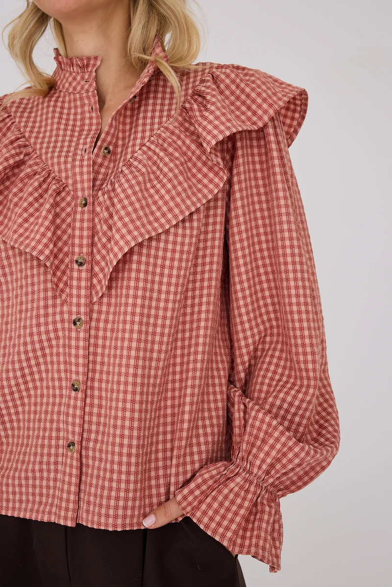 https://images.femalesconceptstore.becosoft.net/articles/Darcy_shirt_AV8286-Shirts-AV8286-250_Orange-2_800x.webp?qs=6031