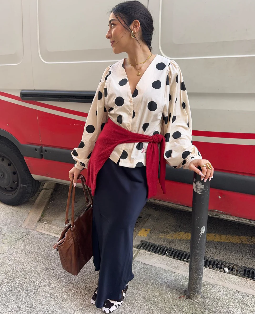 https://images.femalesconceptstore.becosoft.net/articles/Ea_shirt_sissel1.webp?qs=5573