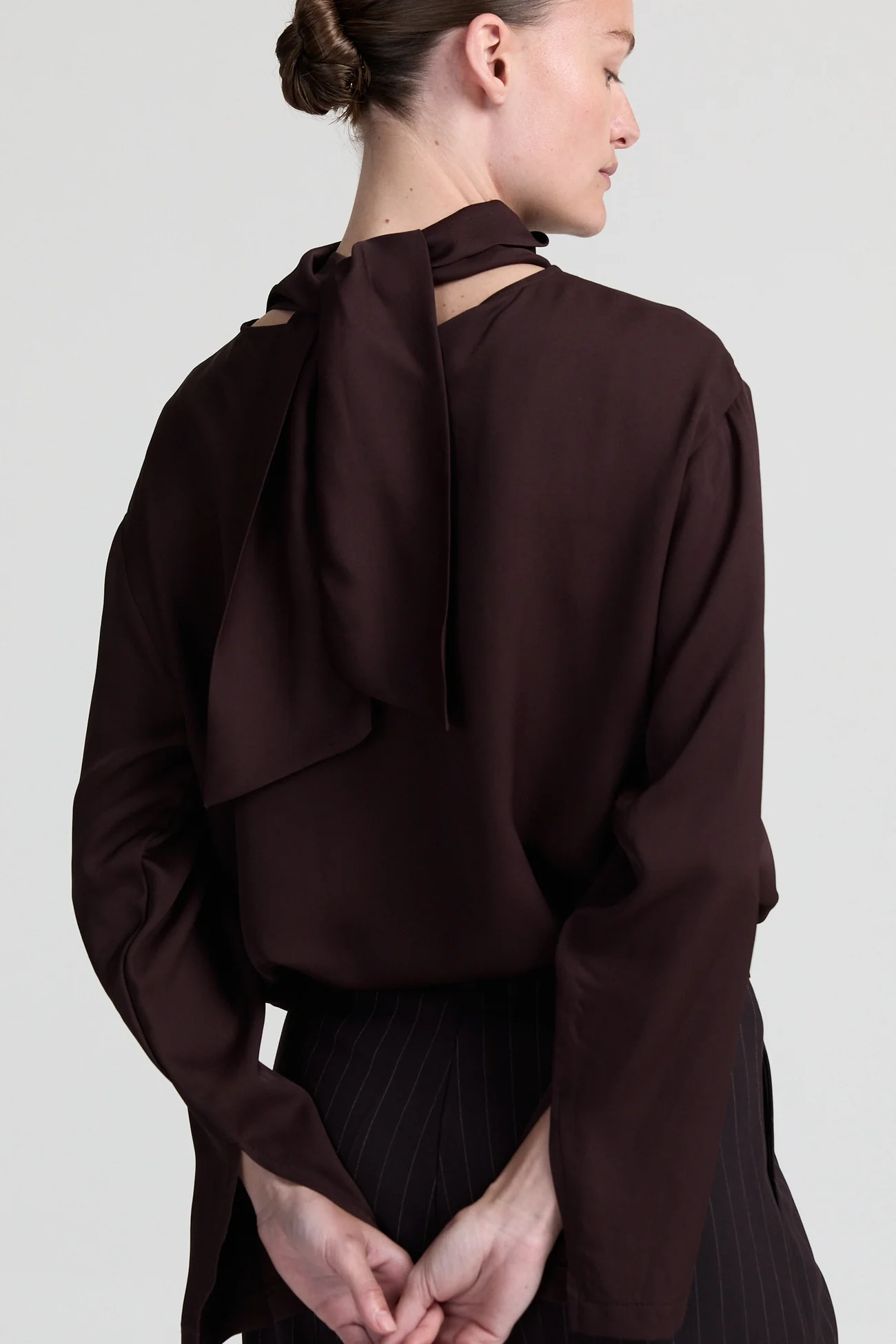 https://images.femalesconceptstore.becosoft.net/articles/Emiliablousebrown6.webp?height=150&width=150&scale=canvas&qs=6314