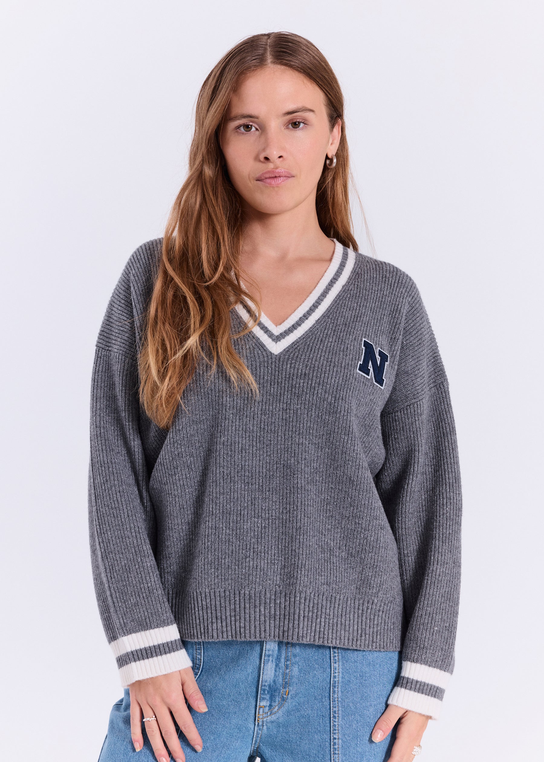 https://images.femalesconceptstore.becosoft.net/articles/Flena_knit_top-Knits-11863436-Dark_grey.jpg?qs=6652
