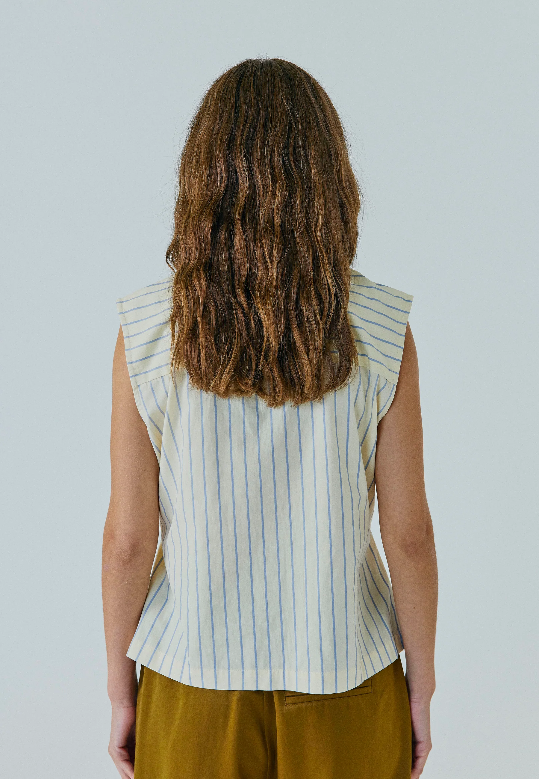 https://images.femalesconceptstore.becosoft.net/articles/Frikka_SL_shirt-Shirts-11863341-Light_yellow_stripe-2.webp?qs=5657