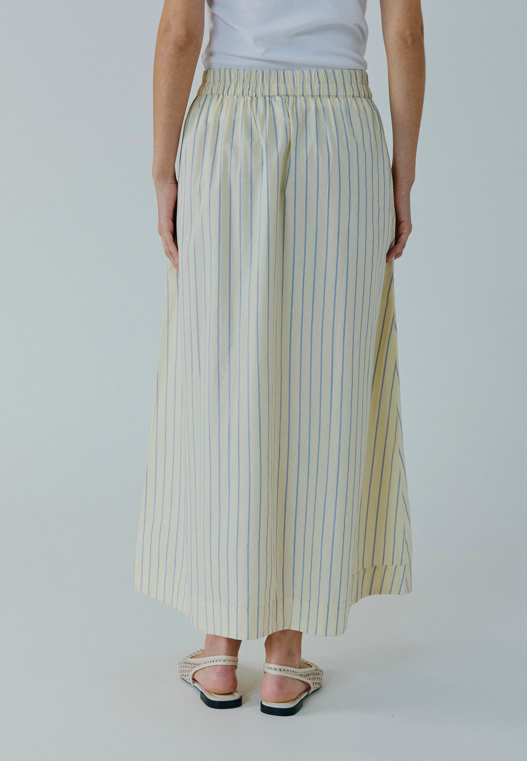 https://images.femalesconceptstore.becosoft.net/articles/Frikka_maxi_skirt-Skirts-11863340-Light_yellow_stripe-2.webp?qs=5652
