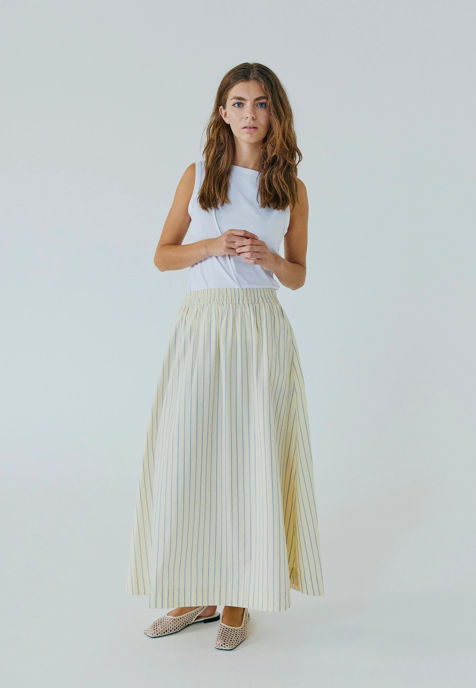 https://images.femalesconceptstore.becosoft.net/articles/Frikka_maxi_skirt-Skirts-11863340-Light_yellow_stripe.webp?qs=5651