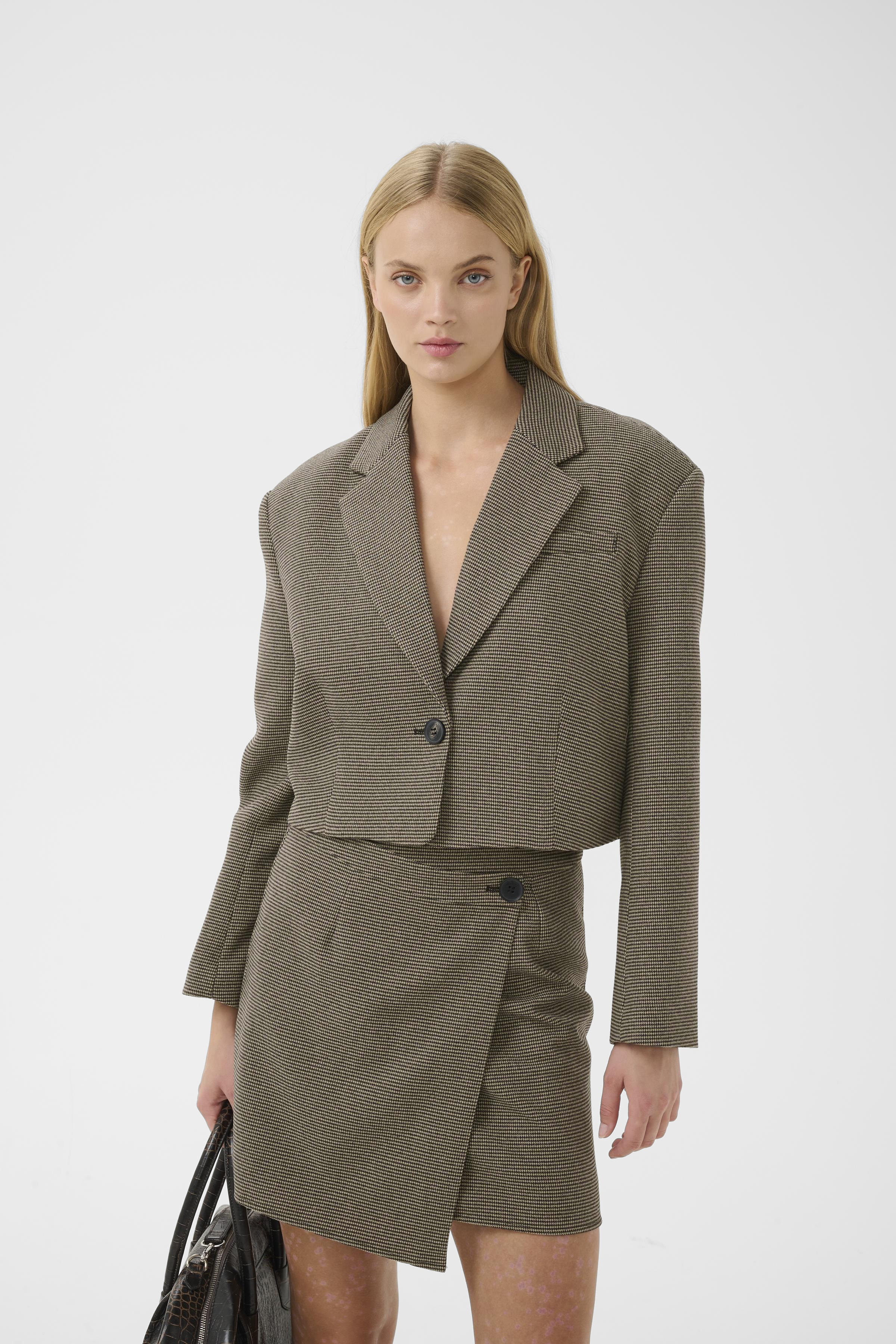 https://images.femalesconceptstore.becosoft.net/articles/GZCasia10911302_109605_350.jpeg?qs=6231
