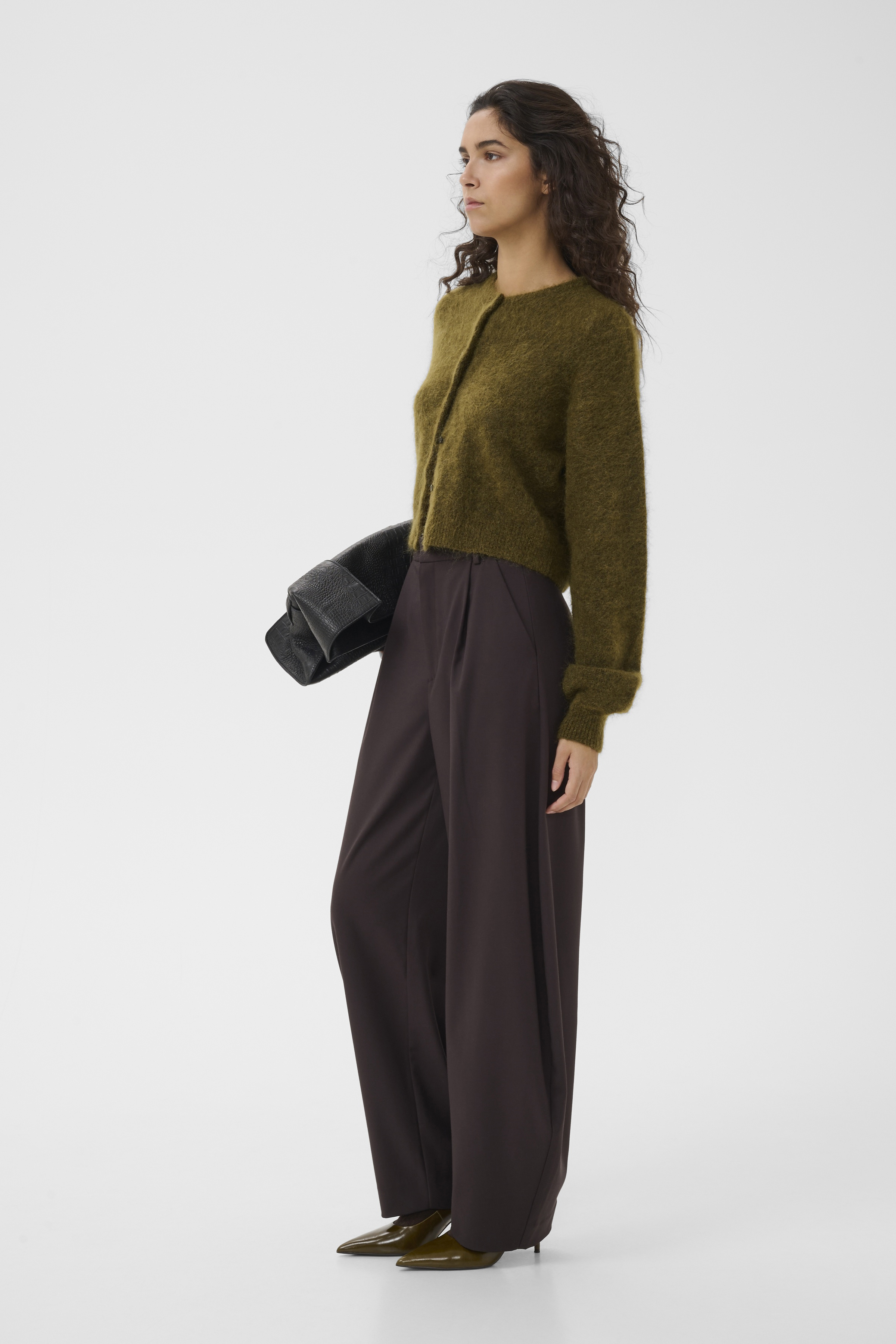 https://images.femalesconceptstore.becosoft.net/articles/GZDebbie10911515_1808321_380.jpeg?qs=6240