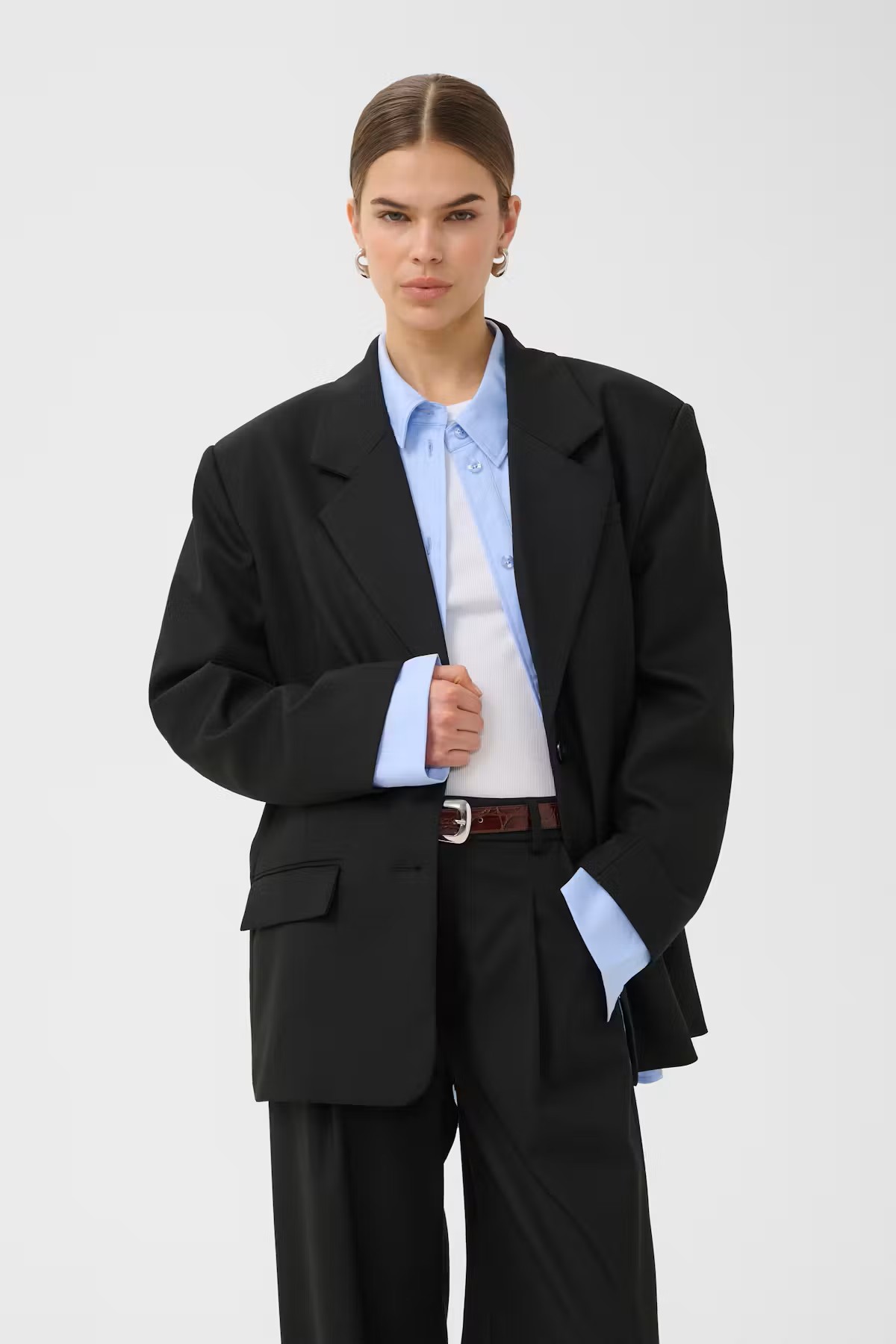 https://images.femalesconceptstore.becosoft.net/articles/GZPaulablazer1.jpg?qs=6644