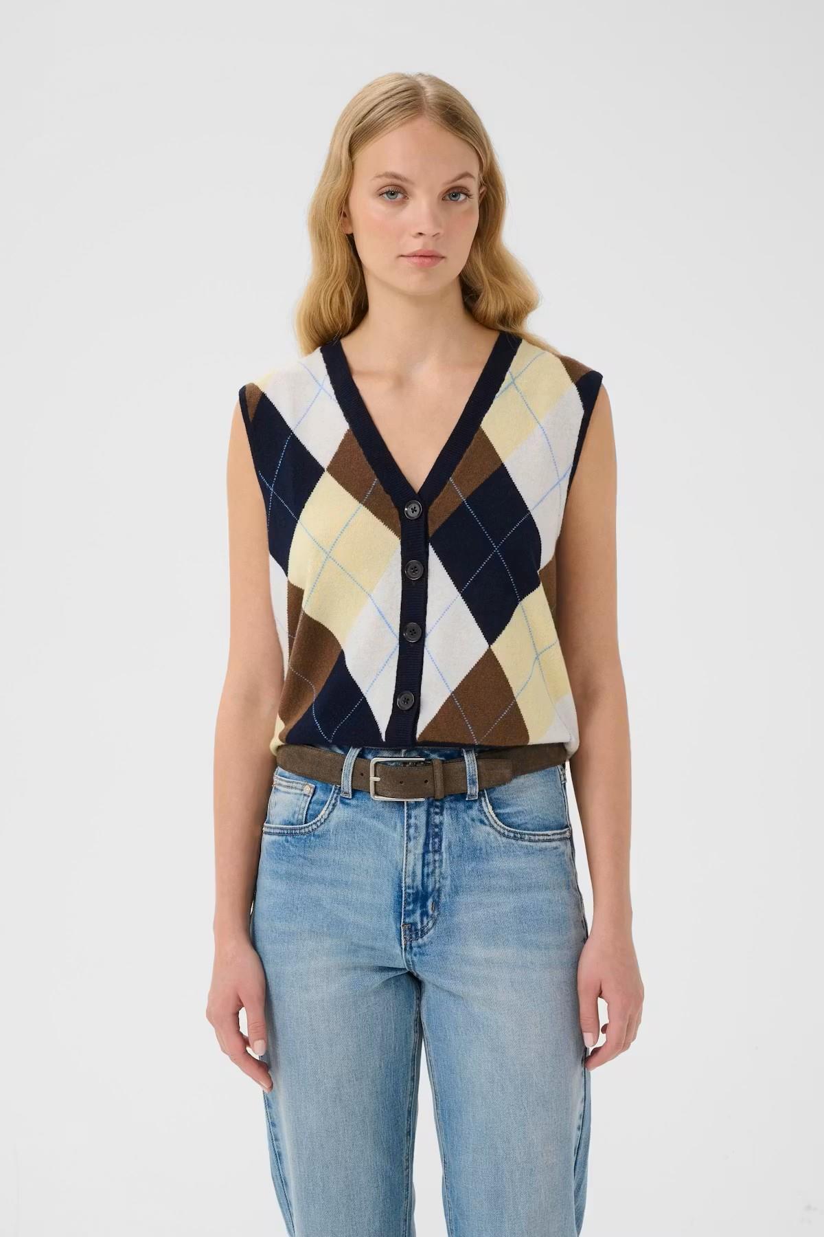 https://images.femalesconceptstore.becosoft.net/articles/GZmanziwaistcoat1.jpg?qs=4755