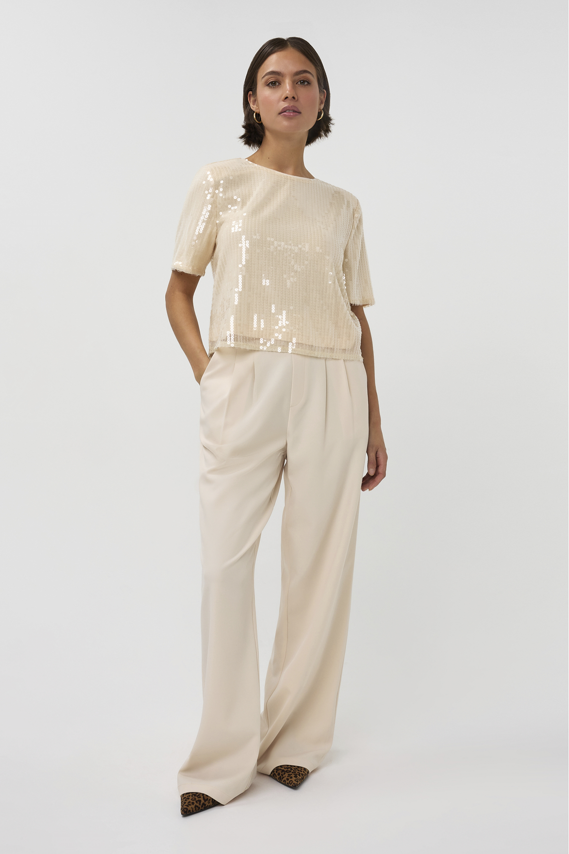 https://images.femalesconceptstore.becosoft.net/articles/Jasmin1pants518-8-2936.jpg?qs=5511