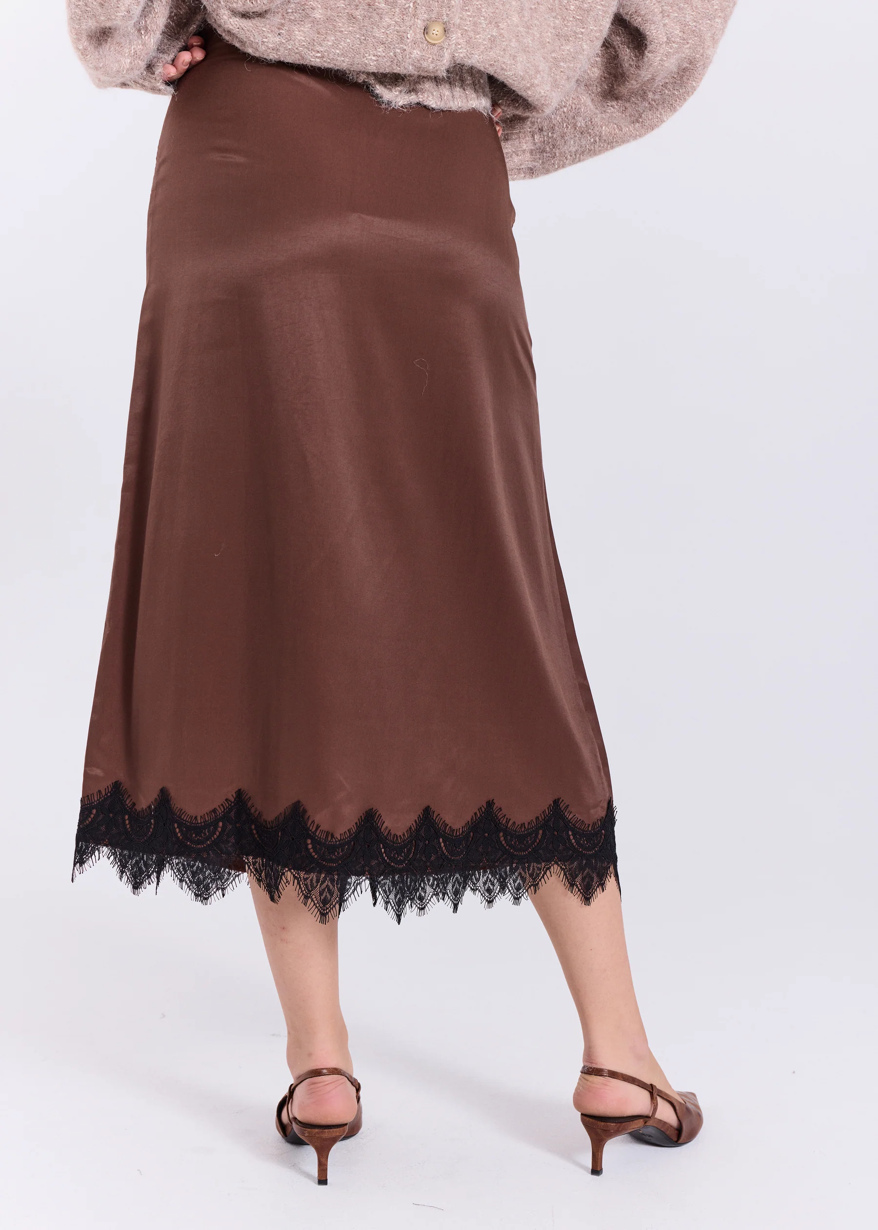 https://images.femalesconceptstore.becosoft.net/articles/Jola_lace_midi_skirt-Skirts-11863452-Dark_Brown-1.webp?qs=6658