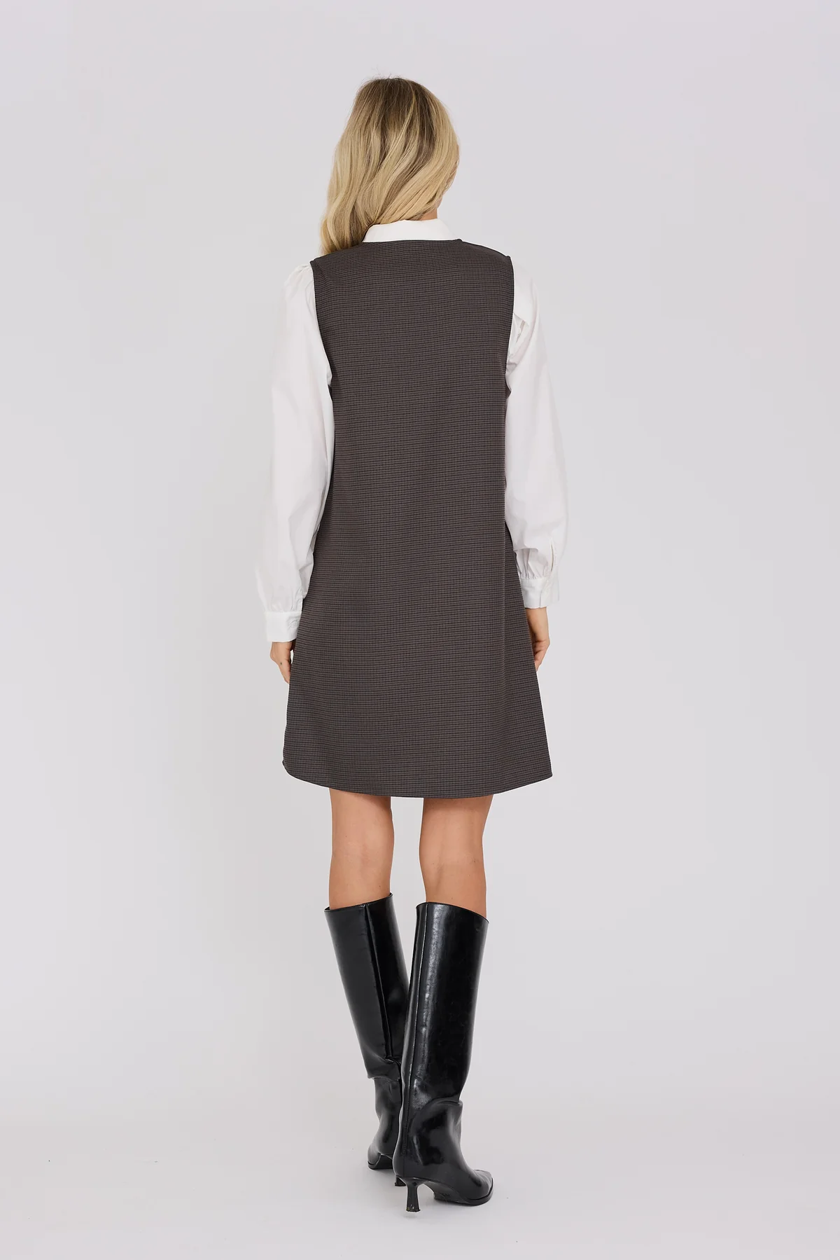 https://images.femalesconceptstore.becosoft.net/articles/Juliette_check_spencer_dress_AV8287-Dresses-AV8287-167_Black_Brown-1_1200x1800.webp?qs=6027