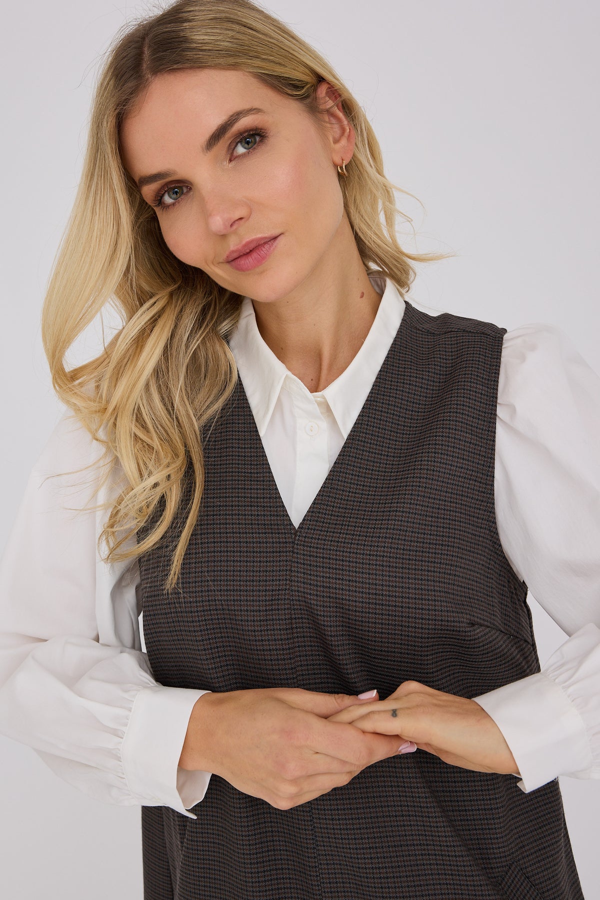 https://images.femalesconceptstore.becosoft.net/articles/Juliette_check_spencer_dress_AV8287-Dresses-AV8287-167_Black_Brown-2_1200x1800.jpg?qs=6028