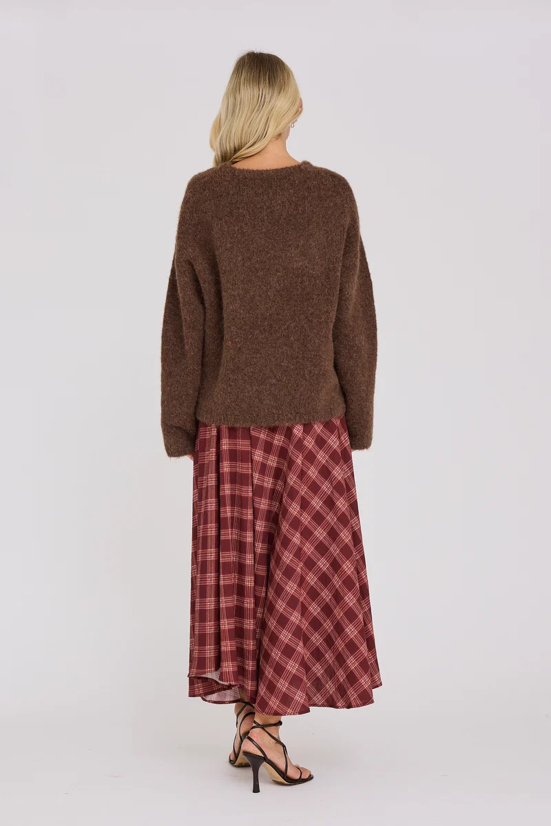 https://images.femalesconceptstore.becosoft.net/articles/Kanta_skirt_AV8277-Skirt-AV8277-267_Deep_Burgundy-1_800x.webp?qs=6033