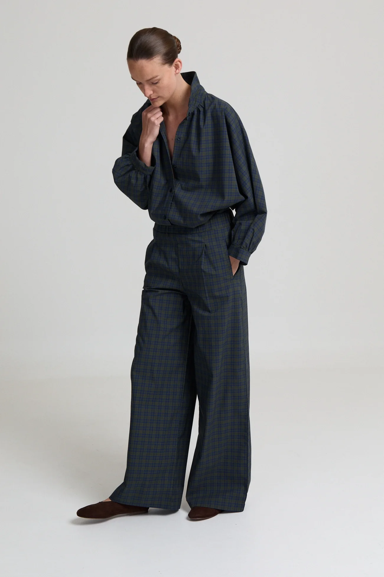 https://images.femalesconceptstore.becosoft.net/articles/Leonie-pants1.webp?qs=5774