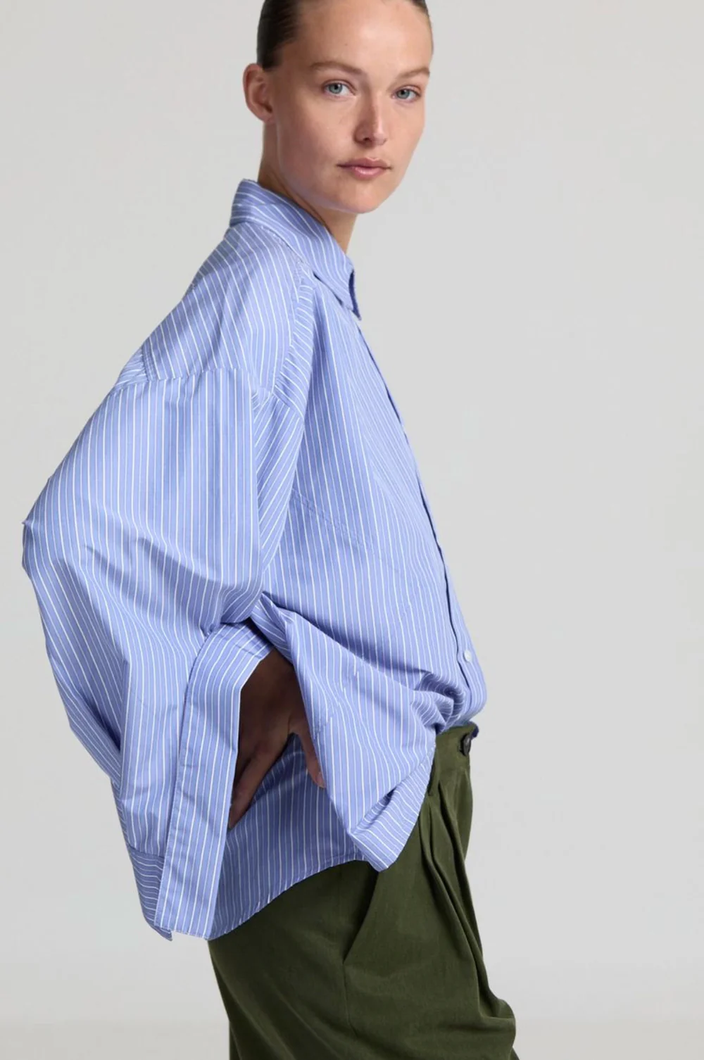 https://images.femalesconceptstore.becosoft.net/articles/Ligth_Blue_Shirt_Odelia_4kopie.webp?qs=5779