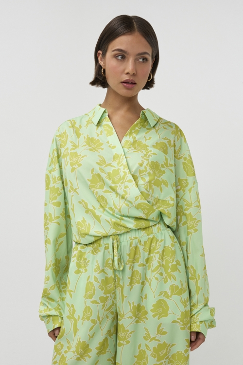 https://images.femalesconceptstore.becosoft.net/articles/Liloublouse1524-10-2998.jpg?qs=5514