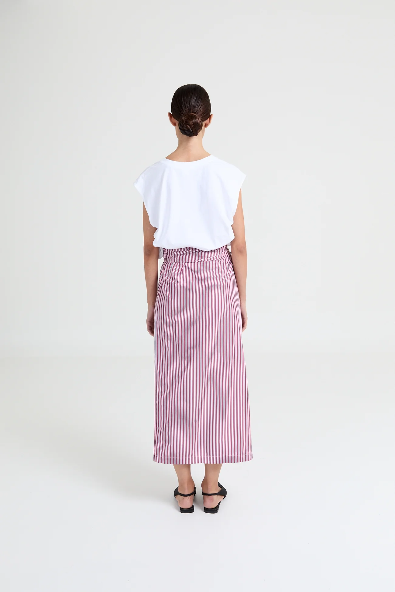 https://images.femalesconceptstore.becosoft.net/articles/LivthelabelPixieSkirtPinkBurgundyStripe_14.webp?qs=5215