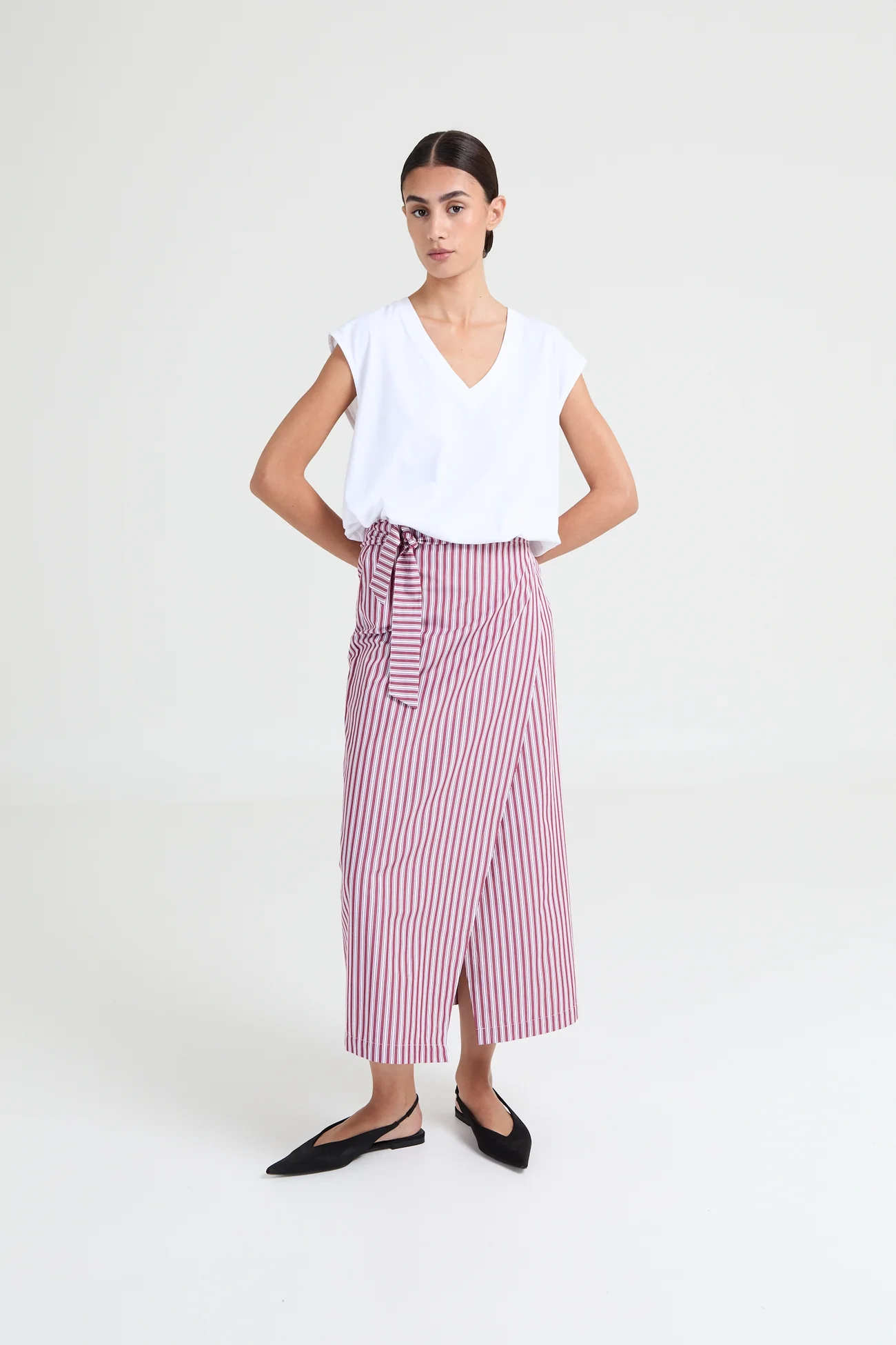 https://images.femalesconceptstore.becosoft.net/articles/LivthelabelPixieSkirtPinkBurgundyStripe_6.webp?qs=5214