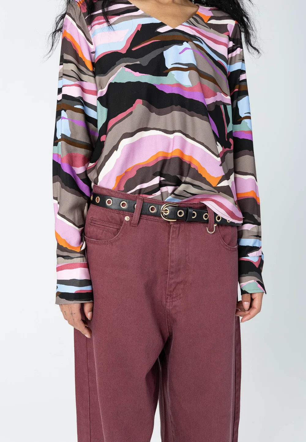 https://images.femalesconceptstore.becosoft.net/articles/Lyocell_jeans_-_Petra_fit-Pants-264-3406-Warm_blush_-_642-3_1000x.webp?qs=6005