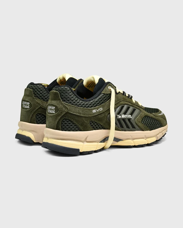 https://images.femalesconceptstore.becosoft.net/articles/ME263011_502_3_Evo_Army_Green.webp?qs=5993