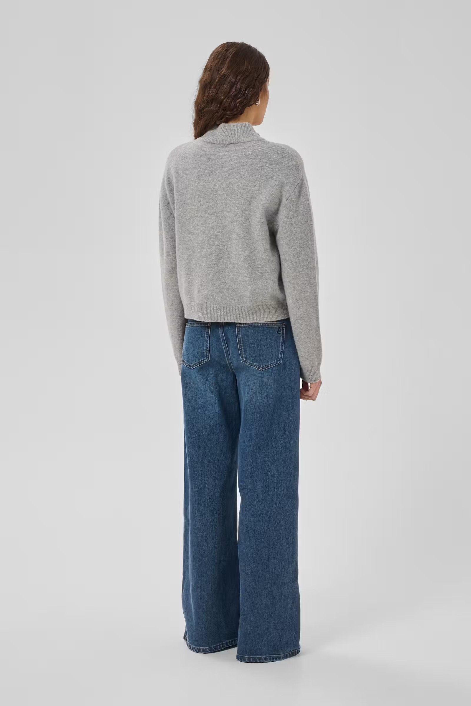 https://images.femalesconceptstore.becosoft.net/articles/MWNida2.jpg?qs=6060
