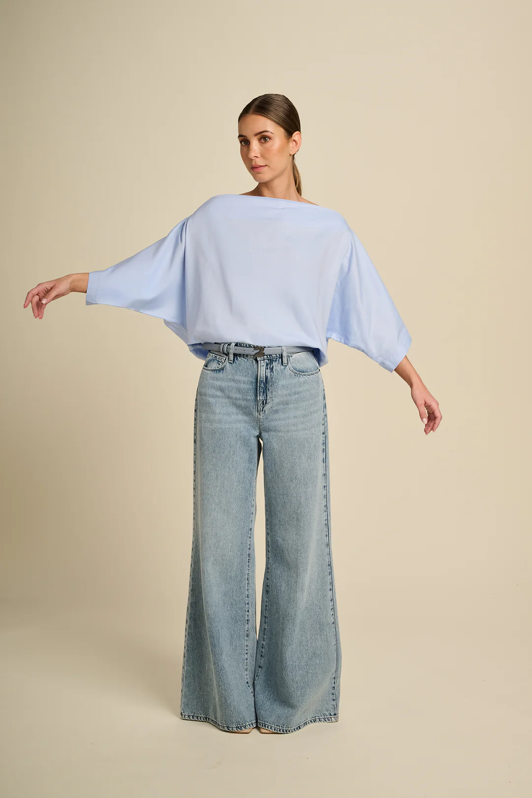 https://images.femalesconceptstore.becosoft.net/articles/March23_Hidalgo_blue1.webp?qs=4530