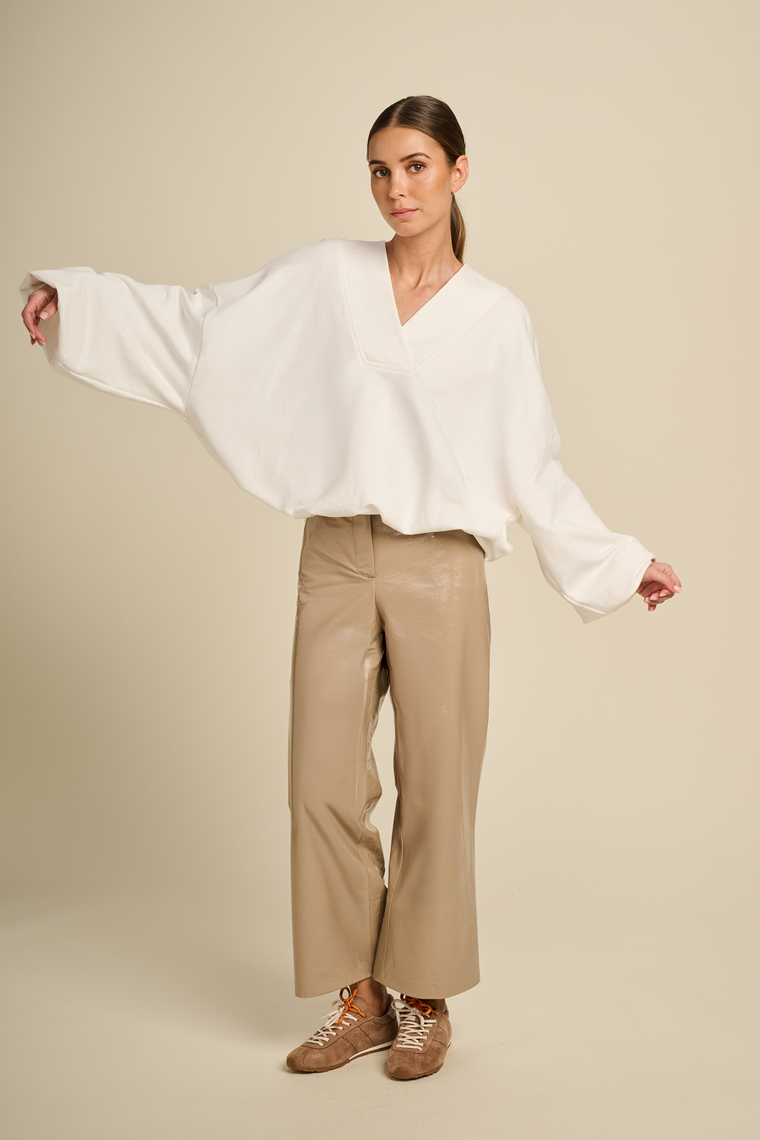 https://images.femalesconceptstore.becosoft.net/articles/March23_pull_tranquil_ivory1.png?qs=4541