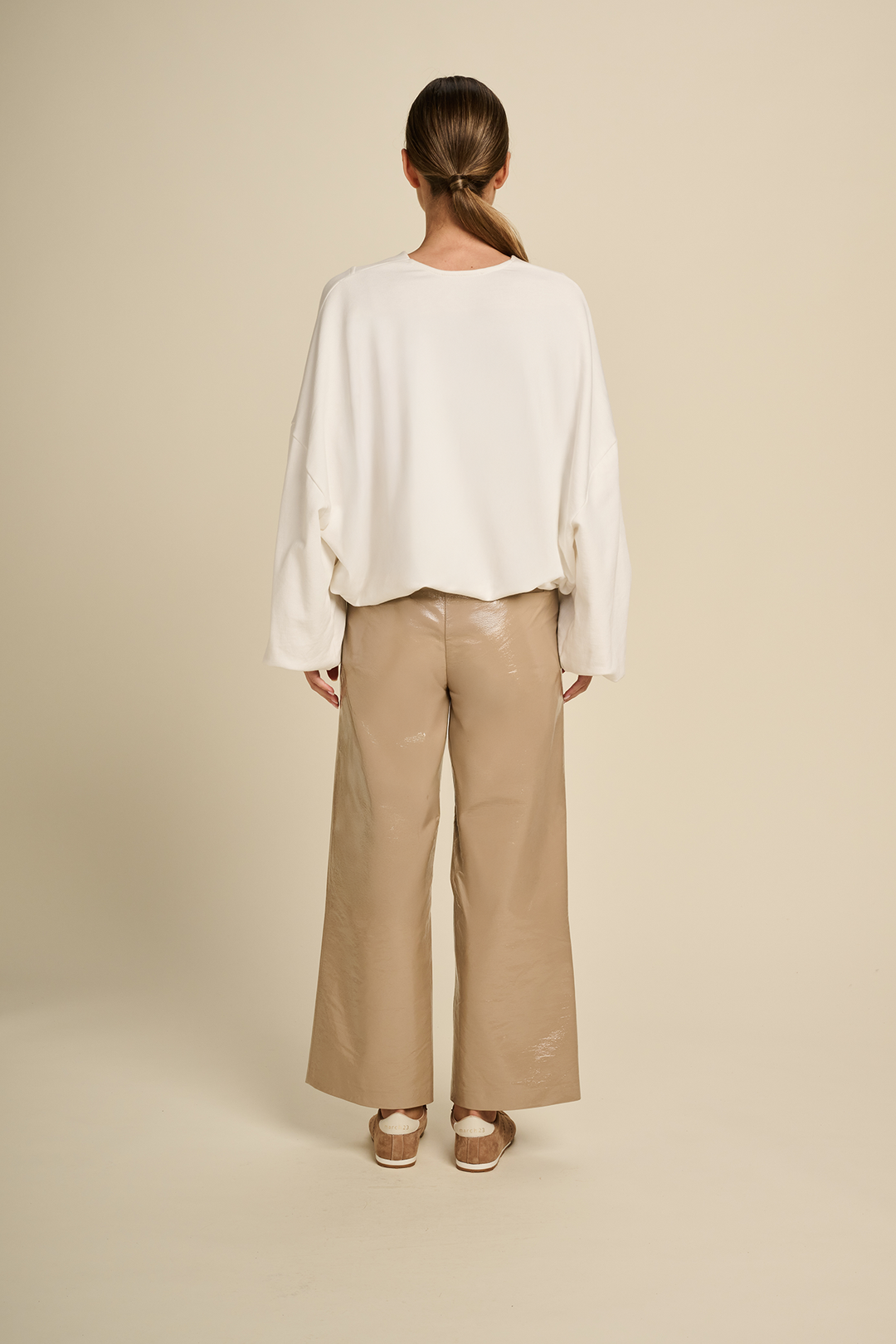 https://images.femalesconceptstore.becosoft.net/articles/March23_pull_tranquil_ivory2.png?qs=4542