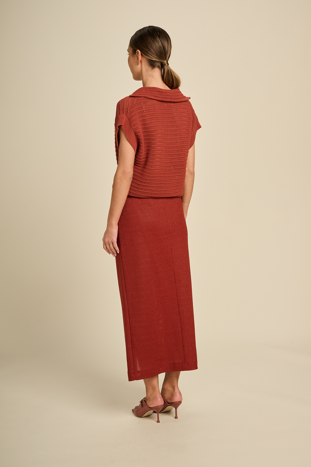 https://images.femalesconceptstore.becosoft.net/articles/March23_skirt_top_trust_terracotta2.png?qs=4536