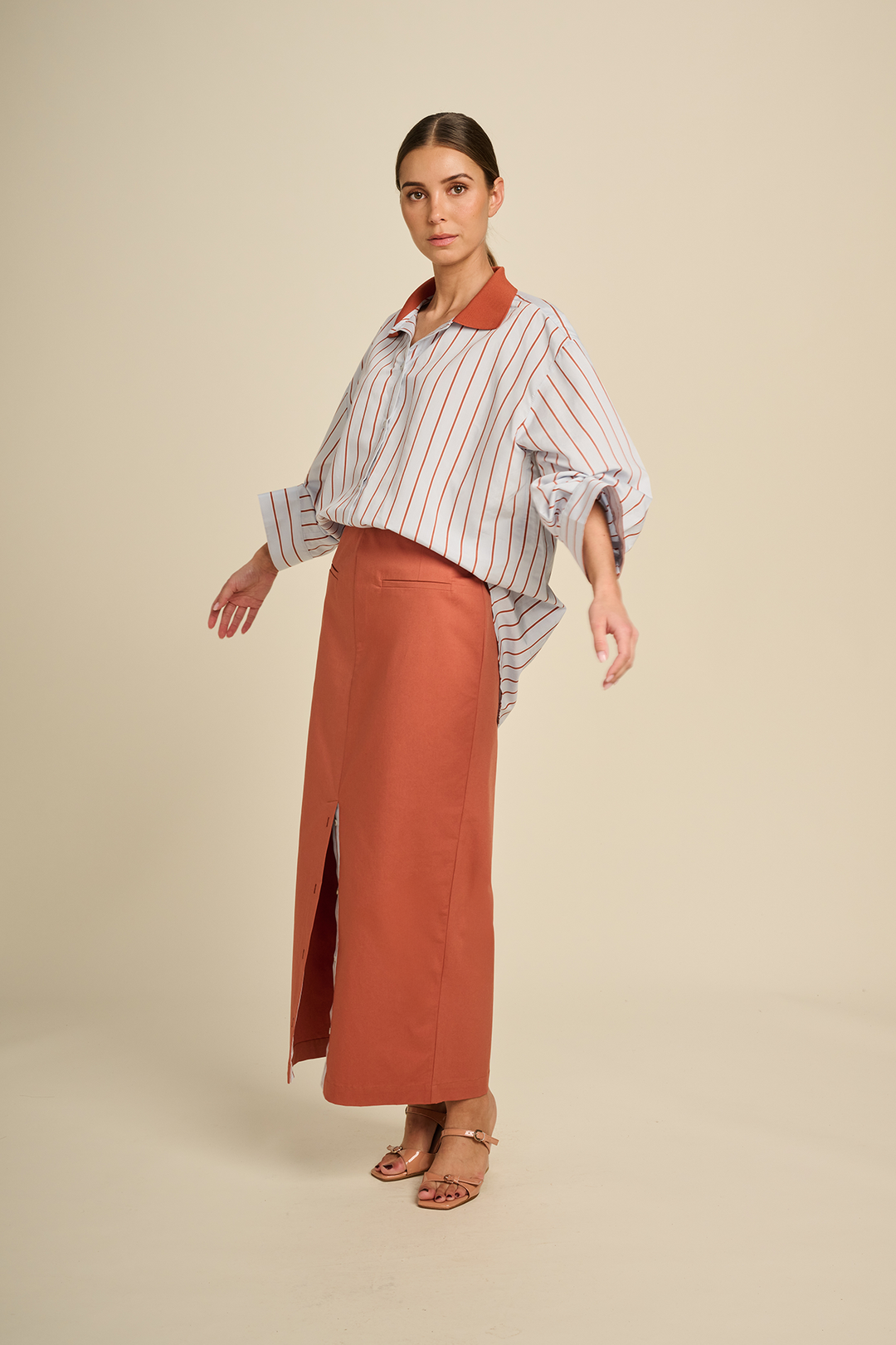 https://images.femalesconceptstore.becosoft.net/articles/March23_solace_terracotta_skirt-35962.png?qs=4550